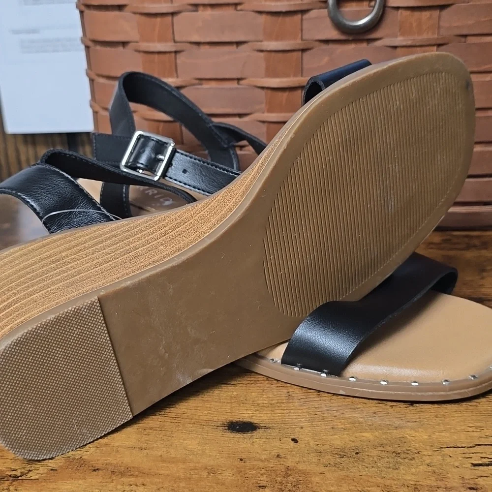 NWT Torrid Black Leather Sandals Size 8.5